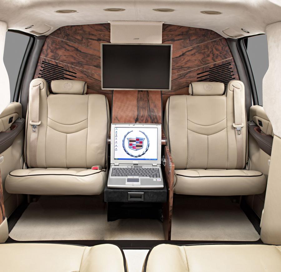  Cadillac Escalade ESV Executive Edition Concept 2003 года  (фото 5 из 16)